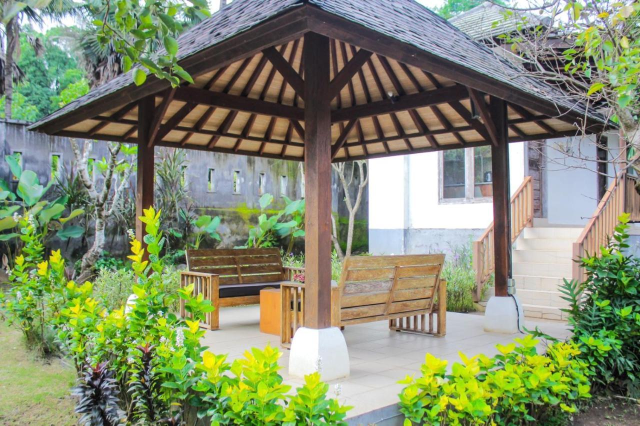 Araminth Guest House And Spa Lovina  Exterior photo